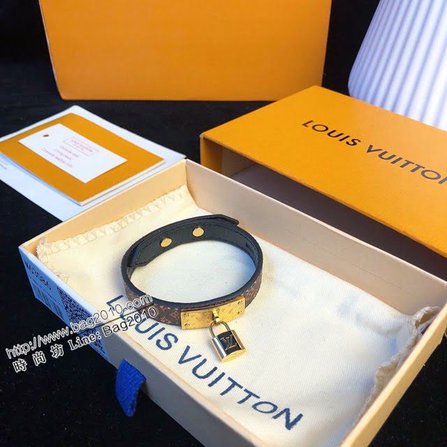 Louis Vuitton新款飾品 路易威登Circle可逆手鐲 LV鎖頭老花鉚釘皮手環  zglv2122
